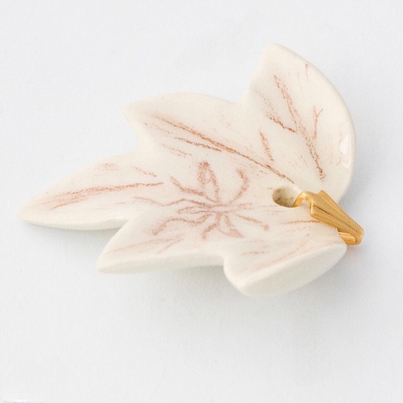 Vintage Helen Yonsky Ceramic Leaf with Grasshopper Necklace Pendant 1980s - Picture 4 of 5